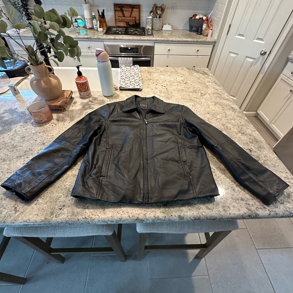 Black vintage 100% Leather Jacket,really good condition, light wear on sleeves. - Picture 2 of 13